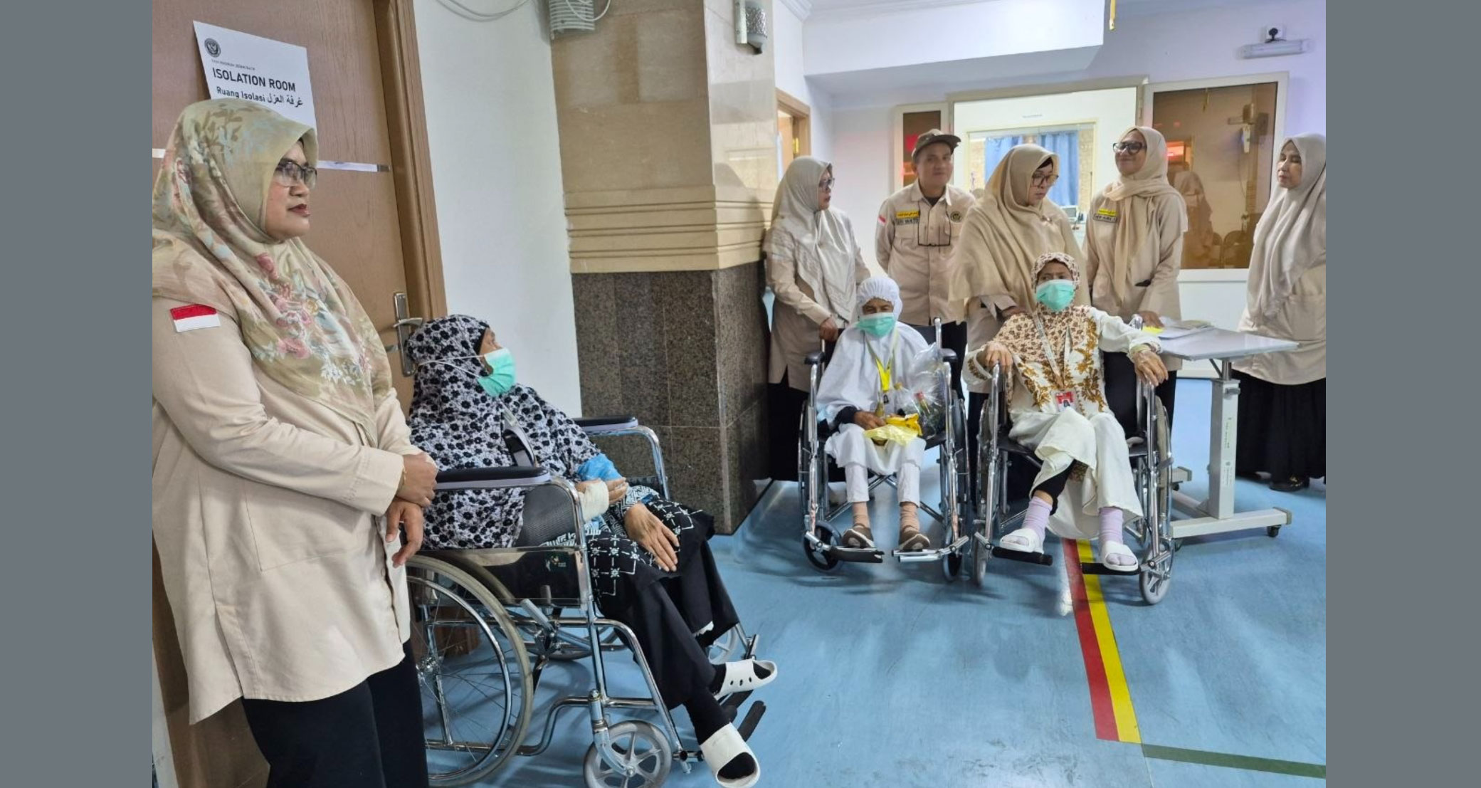 2306_namira-petugas-jemaah-lansia1.jpg