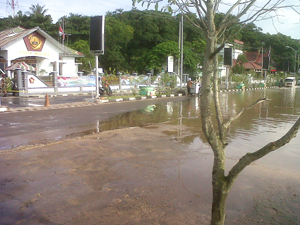 Banjir-di-Agus-Salim-1.jpg