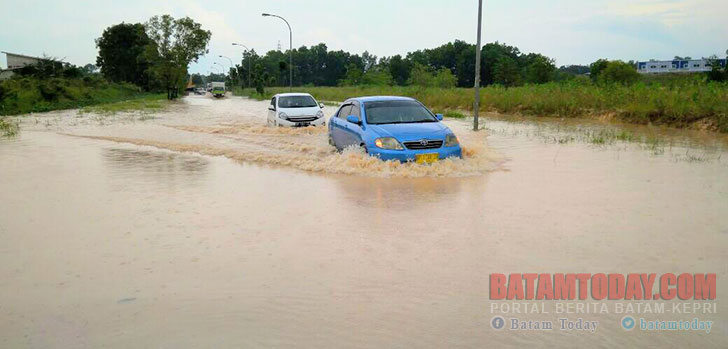 Banjir-di-Batam.jpg