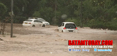 Banjir-di-Batam1.gif