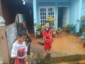 Foto-Banjir-di-Kawasan-Perumahaan-Nusa-Indah-Km-8-Tanjungpinang.jpg