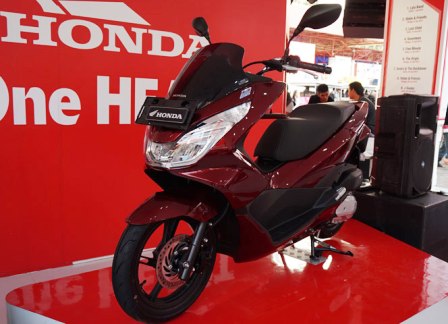 Honda-PCX-150-02.jpg