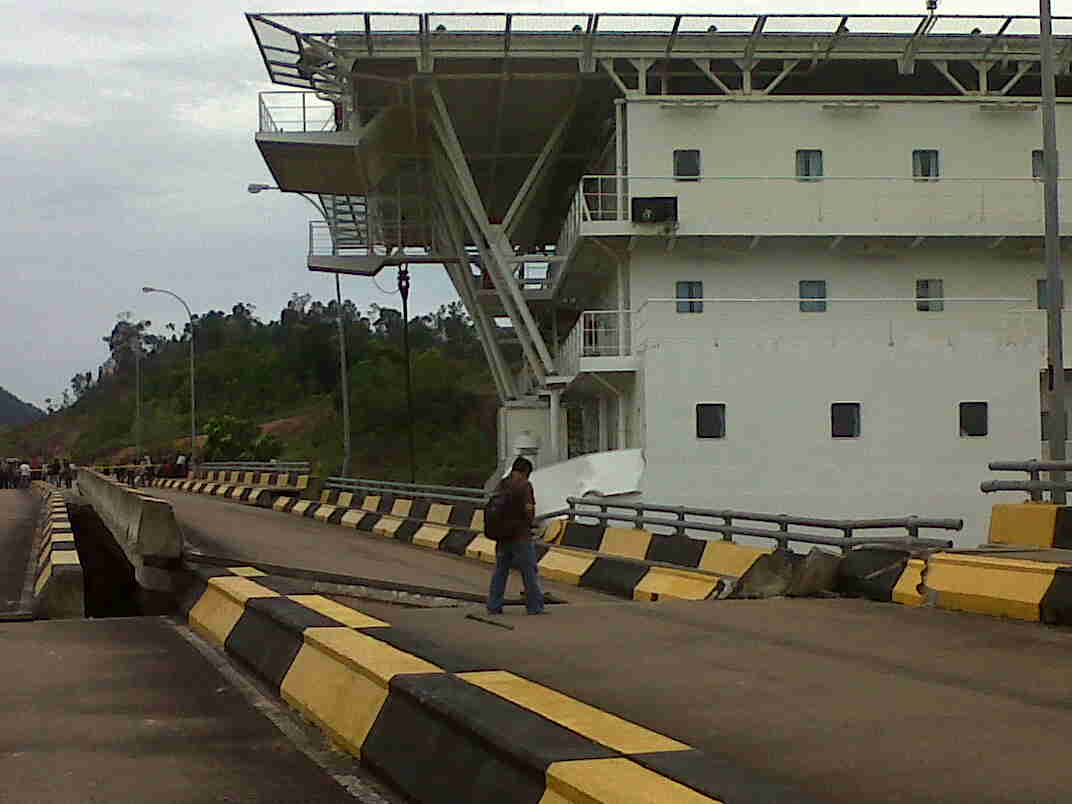 Jembatan_6_Barelang_Ambruk.jpg