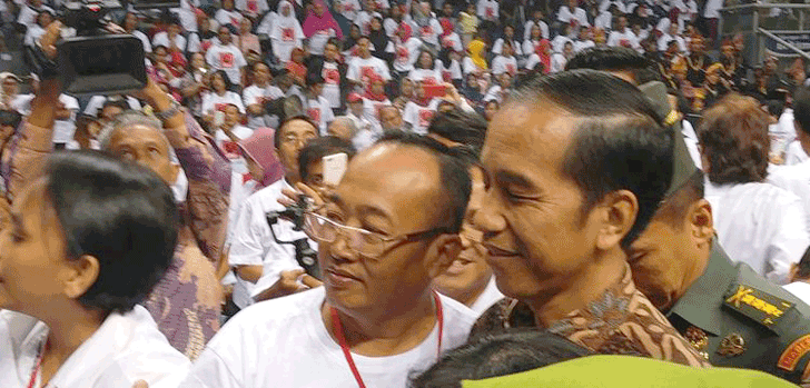 Jokowi-temui-relawan-projo.gif