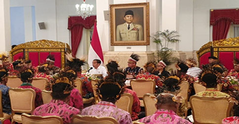 Jokowi_masyarakat_Papua.jpg