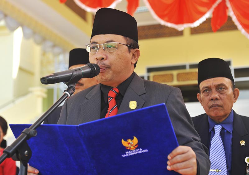 Ketua_DPRD_Kota_Tanjungpinang_Suparno_saat_membacakan_Teks_Proklamasi_RI.jpg