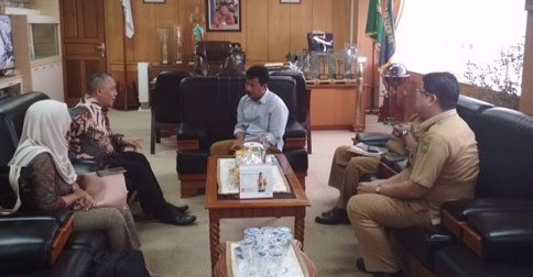 Pertemuan-tim-KPK-dengan-Walikota-Batam_-(Humas-KPK).jpg