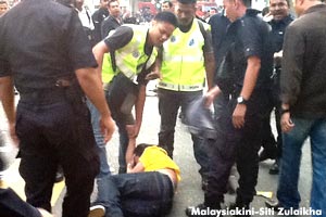 Polisi_Malaysia_Biadab.jpg
