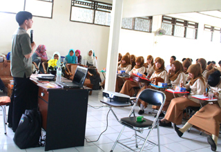 Workshop-Menulis-di-STIKES-Padang1.jpg