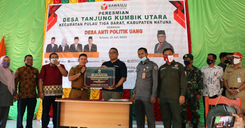 antipolitik-uang-natuna.jpg