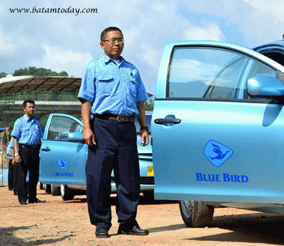 blue-bird-pengemudi.gif