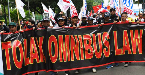 demo-buruh-tolak-omnibus-law.jpg