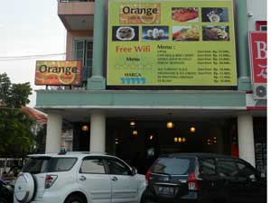 orange-cafe-dan-shake.jpg
