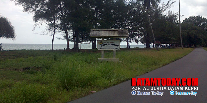 pantai-batu-berdaun.jpg